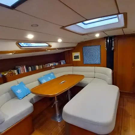 船上ホテル Sailing Delfina ジェノヴァ