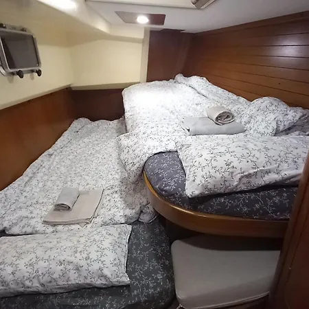 Botel Sailing Delfina