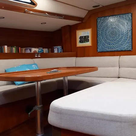 Hotel na wodzie Sailing Delfina *
