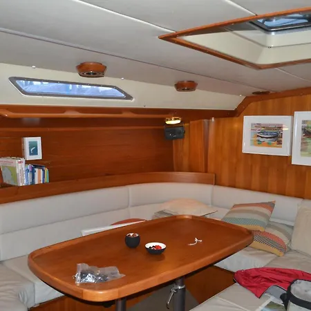 Sailing Delfina Hotel na wodzie Genua